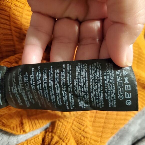 Guess sweatshirt - Picture 5 of 6